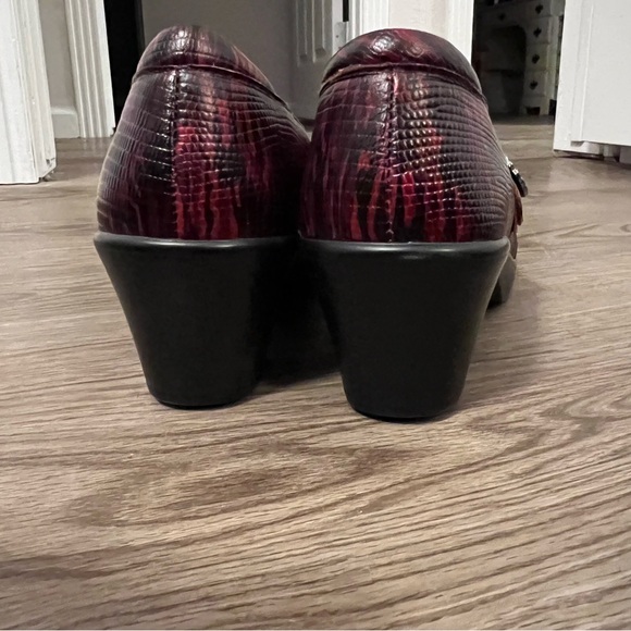 maroon Alegria shoes - Picture 3 of 5